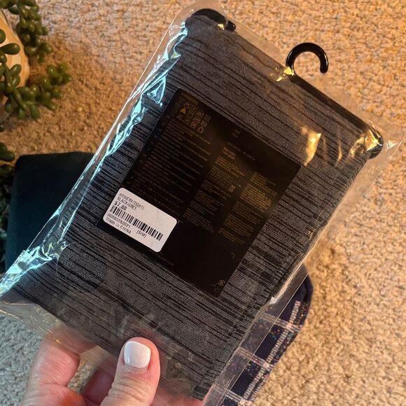 Loft and Forever 21 nylons and socks bundle - Picture 8 of 8